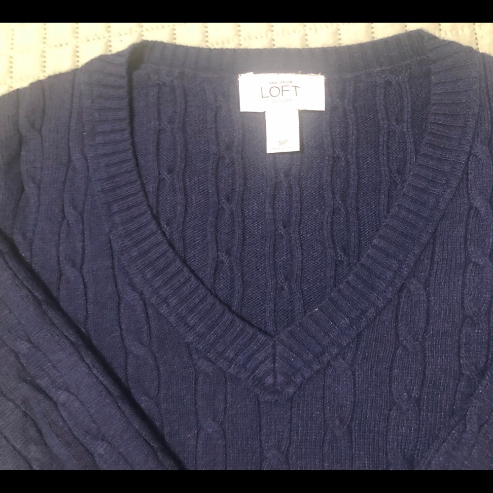 loft navy cable knit v-neck sweater, small/petite.